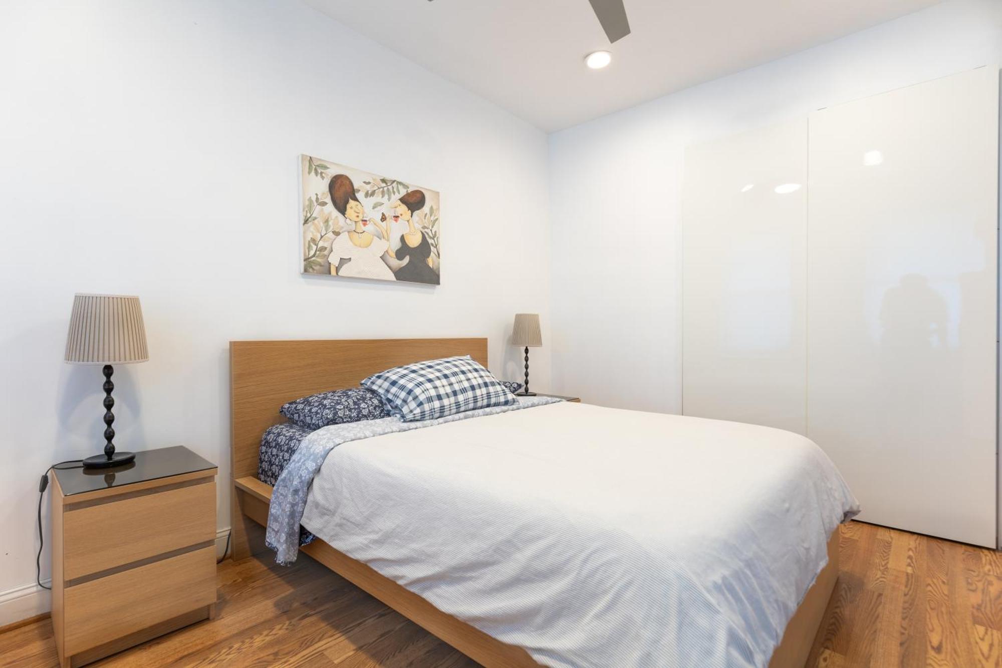 Urban Elegance: Trendy, Spacious Retreat With Parking In The Heart Of The Lejlighed Washington